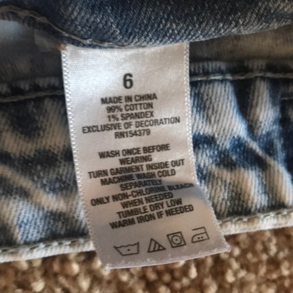 Light washed Jean shorts - Picture 3 of 4